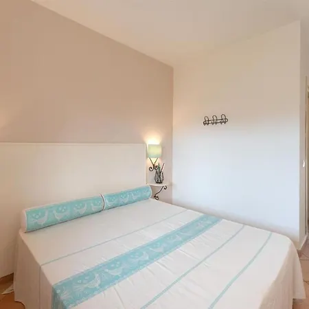 Relaxing Baia Dei Mirti B3-1 Bedroom Sleeps 3 Persons