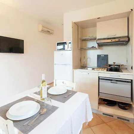 Apartmán Relaxing Baia Dei Mirti B3-1 Bedroom Sleeps 3 Persons