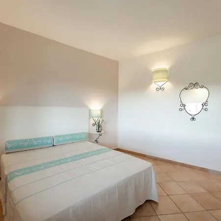 Relaxing Baia Dei Mirti B3-1 Bedroom Sleeps 3 Persons *